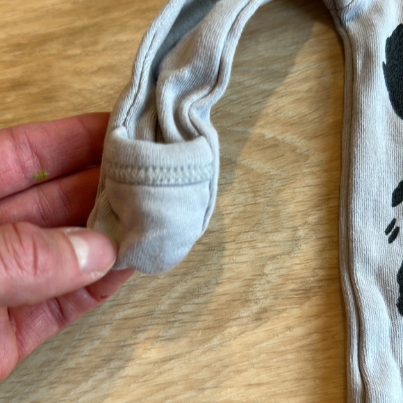 L’oved baby set of 2 footies with matching caps - Picture 6 of 8